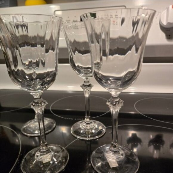Oneida Fedora Pattern Stemware Set of 4 Clear Blown Glass 6 oz. Full Capacity - Picture 6 of 8